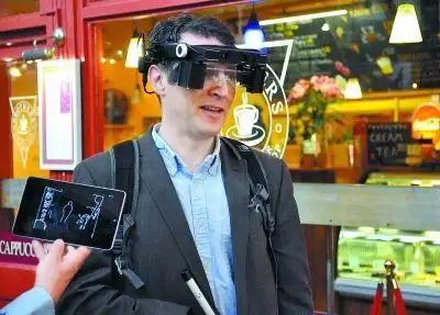 甩掉盲杖智能眼镜让盲人看世界