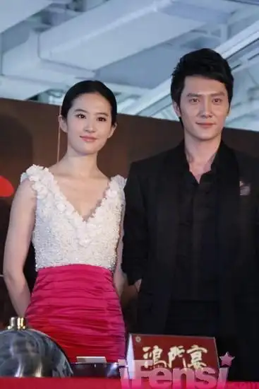 《鸿门宴》关机摆宴 刘亦菲冯绍峰大秀琵琶