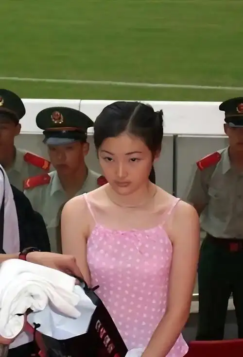 美女死刑犯刘冬梅,临行前又吟诗又唱歌,还露出了诡异的笑容!