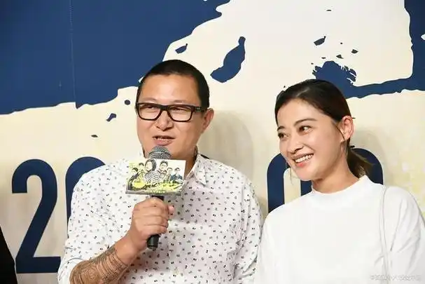 曾剑:娶二婚演员妻子梅婷,婚后生一儿一女,一家四口幸福甜蜜