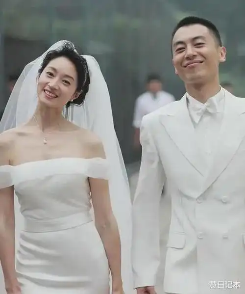 一次,朱亚文老婆沈佳妮爆料:"在拍戏的过程中,导演李继贤经常对我动手