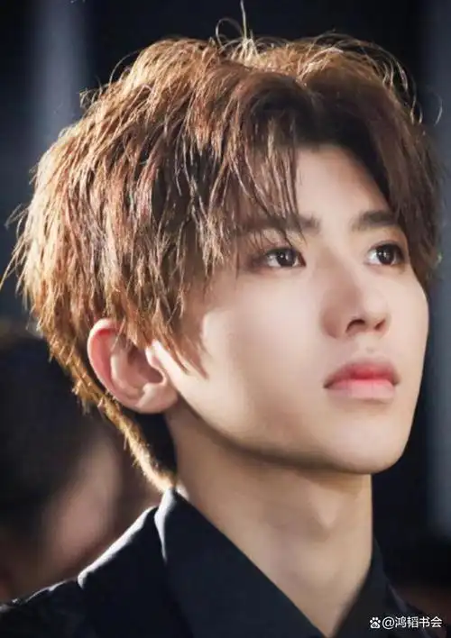 蔡徐坤的长发:与他独特的音乐态度和艺术追求相得益彰