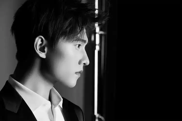 杨洋《#自在·young#》