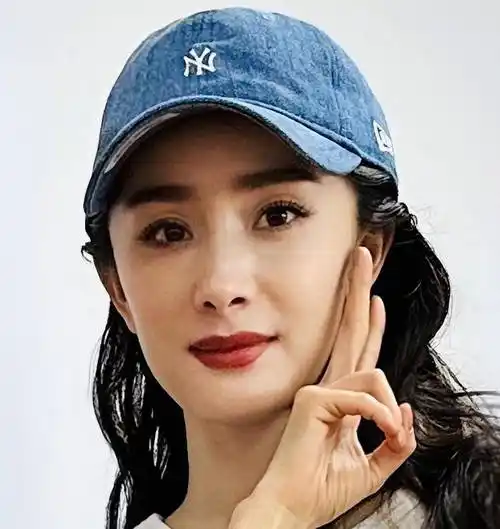 过完年,内娱明星又变样,刘诗诗歪嘴杨紫成熟,图揭颜值变迁史_杨幂