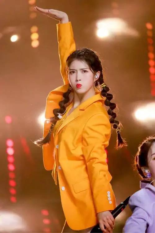 《创3》林嘉慧首轮公演成表情包 鬼马可爱吸粉无数