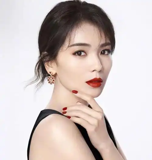 刘涛宠粉新花样拿粉丝亲吻照当微博头像粉丝直言对不起