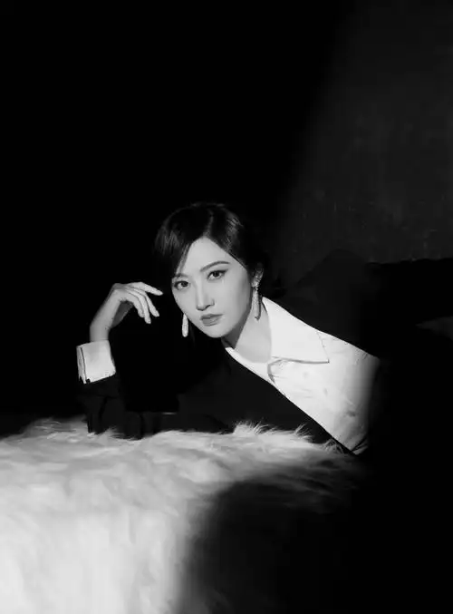 景甜西装光影氛围感大片##第十六届中国长春电影节