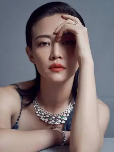 38岁谭卓,性感迷人美丽优雅,有颜值有演技的魅力女神