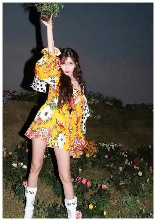 频频放飞自我的泫雅,被韩网放出生图,真实颜值堪比恐怖片?