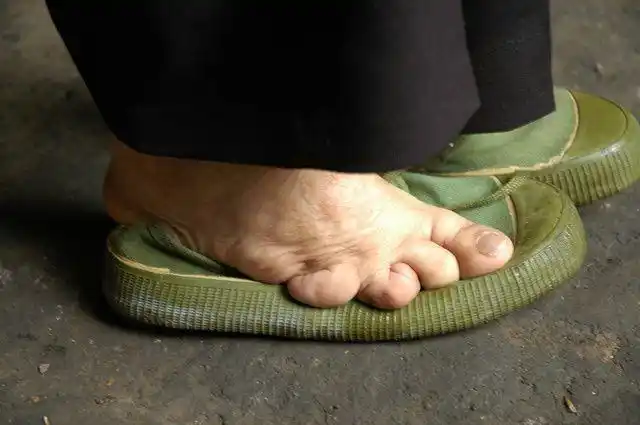 中国最后一代小脚女人,"三寸金莲"始于何时