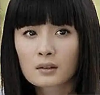 > > 正文  杨幂的方脸小时候不太显的原因是,方脸是慢速显现的基因