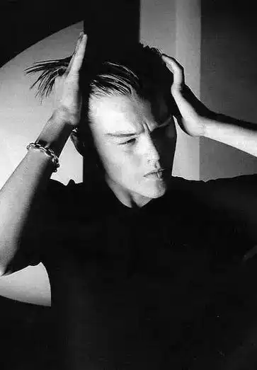 小李子黑白照片真的绝绝子,太拽了#小李子 #莱昂纳多 - 抖音