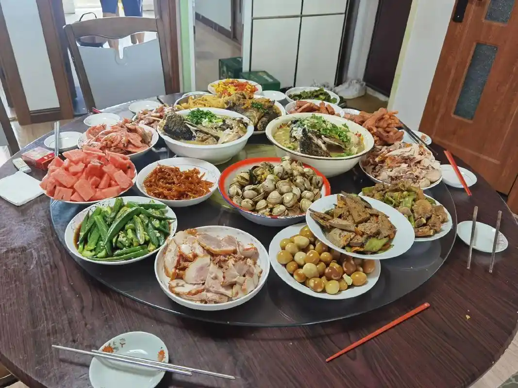 欢迎未来的侄女婿来家里吃饭,第一次见面在饭 - 抖音