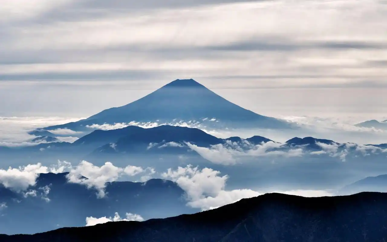 唯美云朵天空风景图片桌面壁纸
