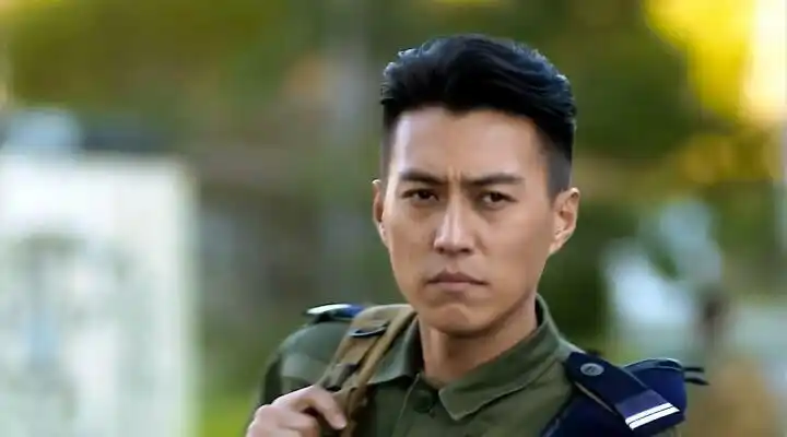 当靳东穿上军装,网友:天神下凡了!