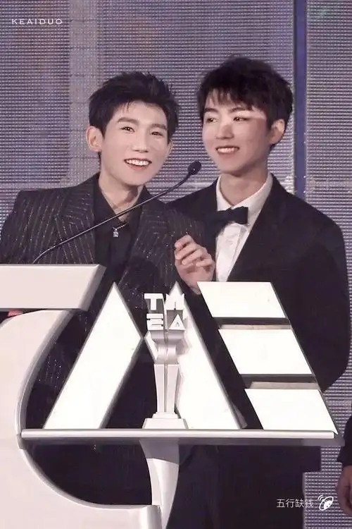 凯源cp的亲密照