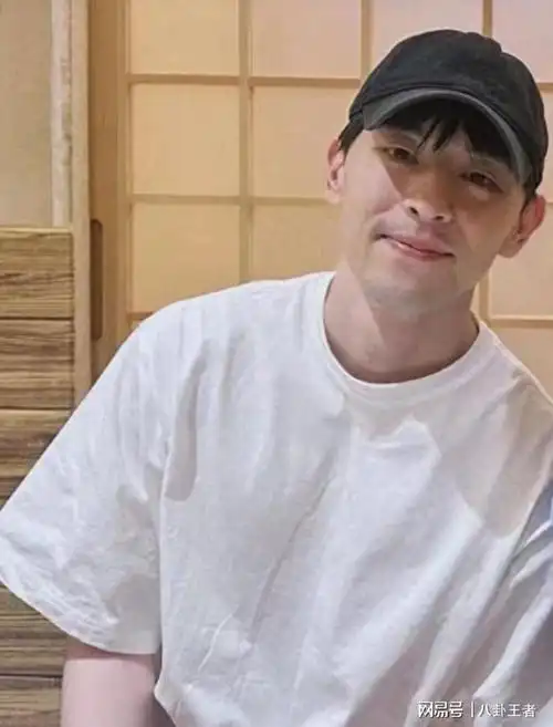 被封杀两年后邓伦近况曝光!最近开火锅店又有热度啦,又想复出了