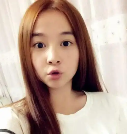 她是释小龙的"初恋",13岁火遍全国,今26岁美的不可方物