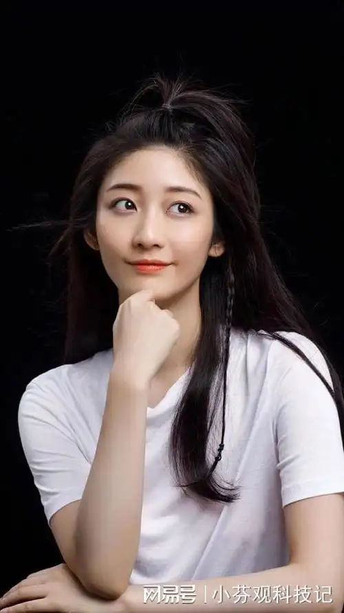 95后安徽女演员戚砚笛肤白貌美