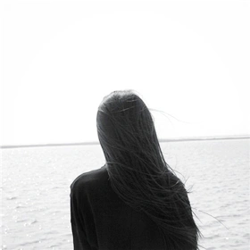 微信头像孤独背影女生有太多的偶然和巧合都没有珍惜_伤感意境背