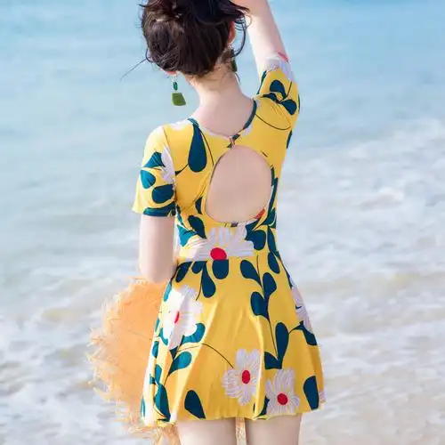 新款大码泳衣女印花连体裙式露背美背时尚保守聚拢显瘦游泳度假装