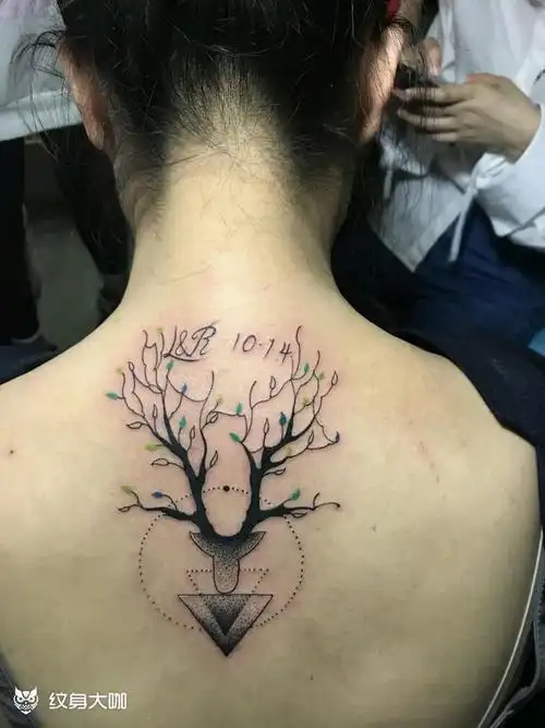 后背小鹿,英文花朵_纹身图案手稿图片_梁杰的纹身作品集