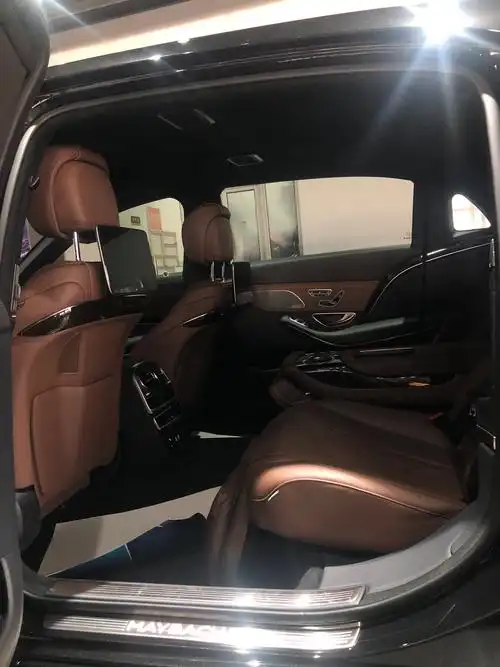 买主看车超百万级迈巴赫s450车行妹子开车能力强