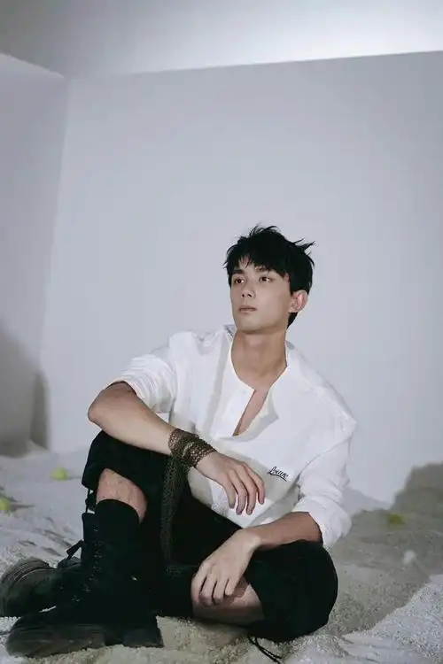 发布吴磊寄语2022是我与微博共同前进的又一年