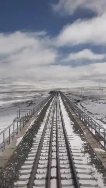 火车穿过可可西里无人区每一眼都是风景真是天路啊