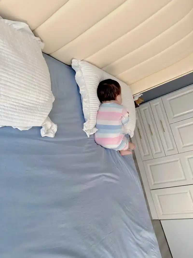 跟妈妈吵架自己一个人睡 那又怎么样 等你睡着了我还是一把给你 - 抖