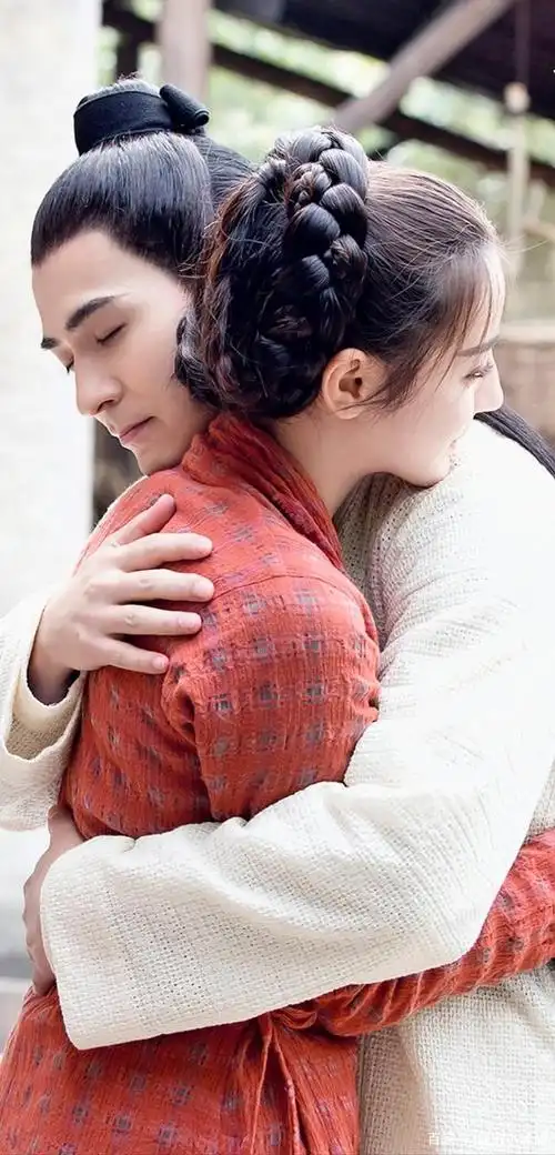 《烈火如歌》迪丽热巴周渝民美图分享,虽相差11岁但cp感爆棚!