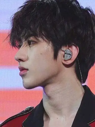 自从参加青你之后,网友路人们纷纷对蔡徐坤的印象发生了改观.