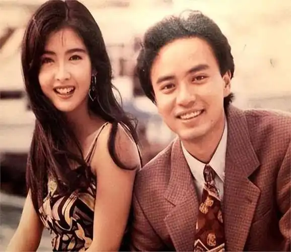 周慧敏与老公出席晚会,60岁倪震秃头显苍老,变成沧桑的油腻大叔