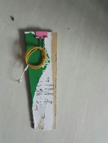 我的简易弹簧测力计,因为家里没有弹簧,就用橡皮筋了!