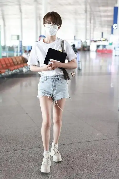 吴京真没看走眼,原来谢楠气质这么好,运动服造型真像"大学生"