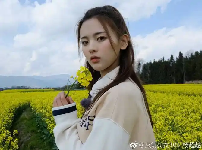 农村女孩杨超越是如何成名的?