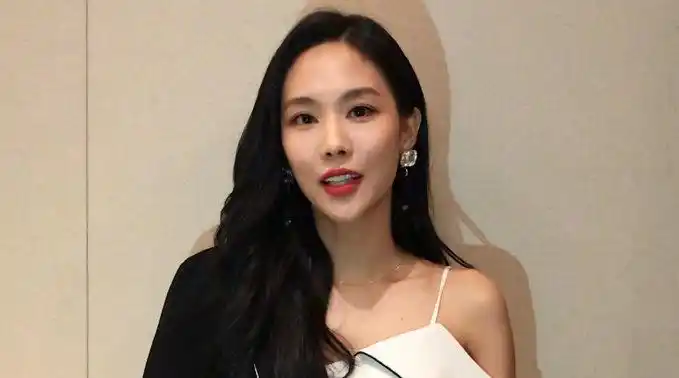 【王霏霏向韩国newspim读者送问候[爱你]】#韩国[超话]# 女团miss a