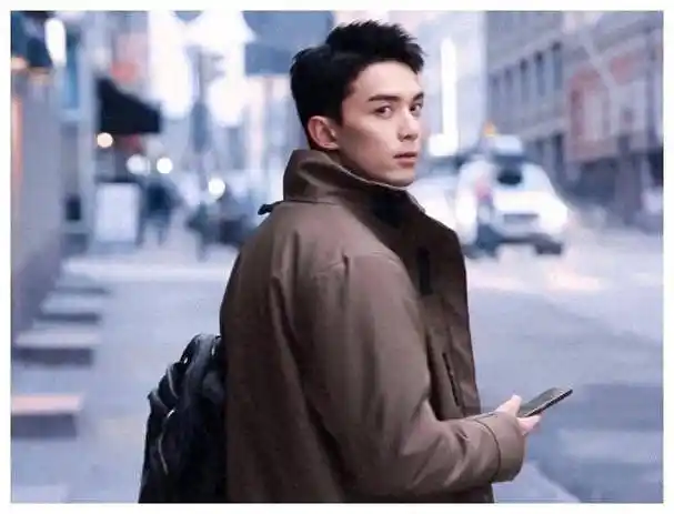 吴磊颜值大变!从可爱男孩到帅气少年,24年风华绝代,惊艳无比!