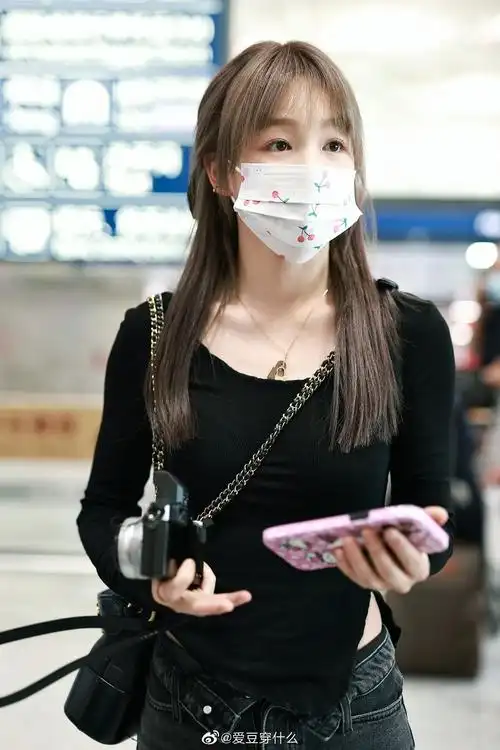 徐梦洁这个头发颜色比之前的金色好看多了