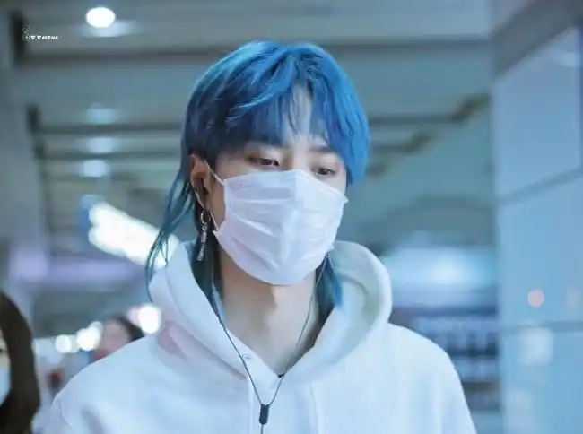 这就是九五里雾蓝色头发的弟弟