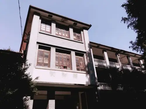 的瘦西湖畔的扬州大学师范学院,是我梦牵魂萦的母校一扬州师范学院