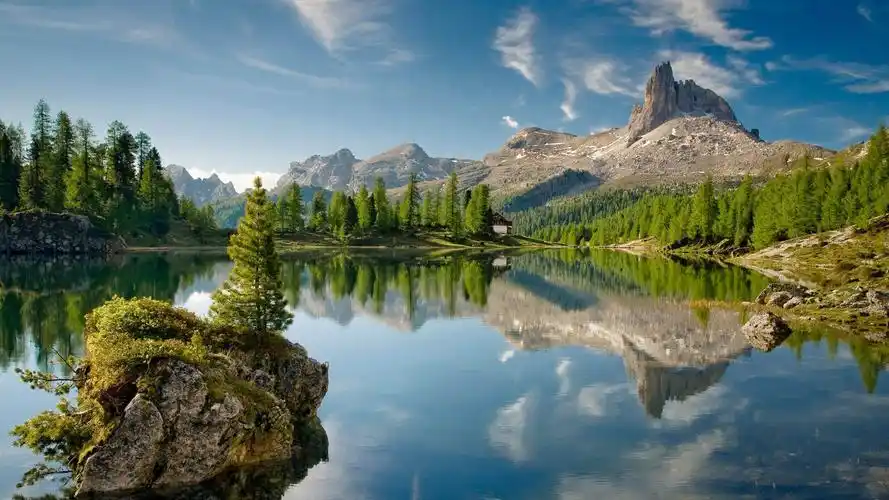 自然山水湖泊风景图片桌面壁纸