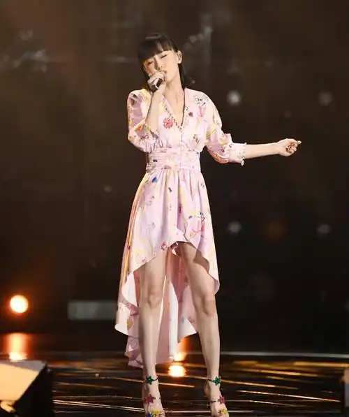 33岁黄龄身材这么有料,穿旗袍身材口还要挖个洞,166cm身材太撩人_设计