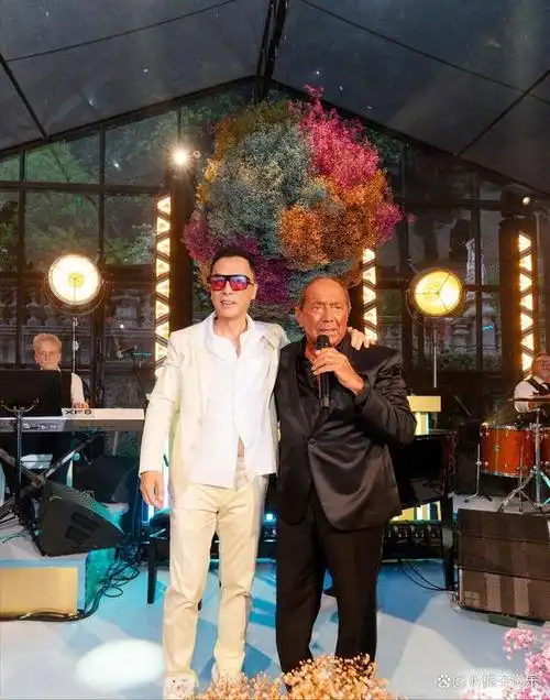甄子丹60岁生日,为小20岁妻子补办婚礼,一双儿女,继子均出场