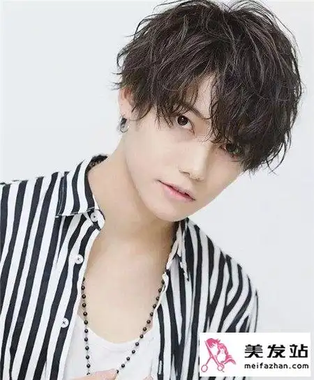 男生烫发流行款空气感纹理烫