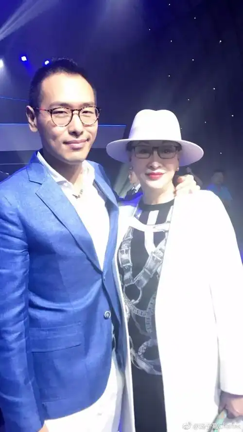 而这位公子哥汤子嘉在父亲汤君2004年去世之后,就担任集团董事长一职