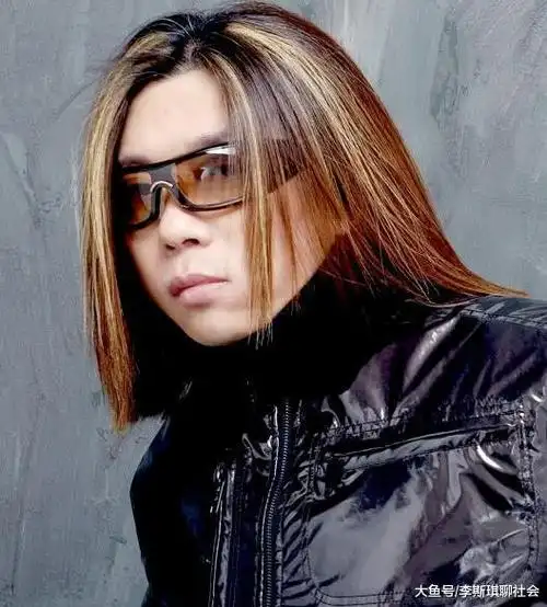 还记得"曾红极一时"的歌手"郭峰"? 如今近况如何, 你可能不信