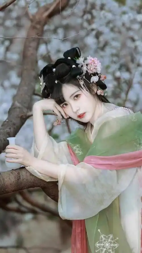 赖美云汉服造型美出圈网友直言不演古装剧可惜了