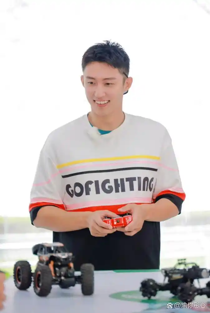 软萌虎牙笑狙击了多少人的心啊!#黄景瑜