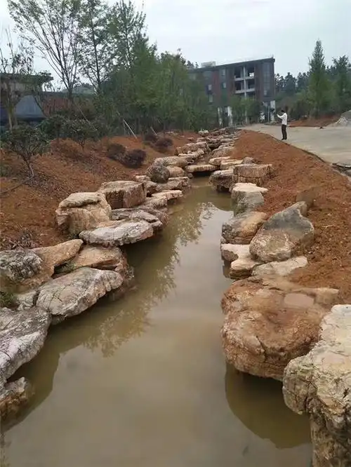 鸿运园林驳岸 园林景石设计 园林石驳岸设计 真石护坡 千层岩驳岸